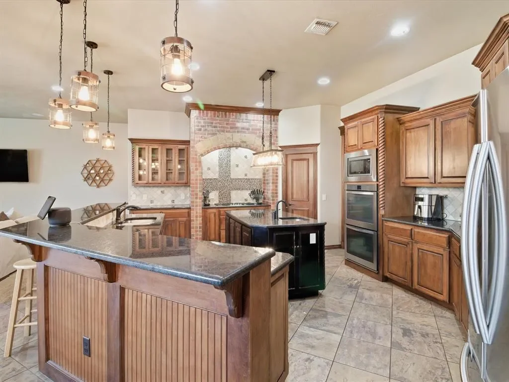 1180 Bailey Circle, Edmond, OK 73025, Edmond, Oklahoma, United States. - Photo 2