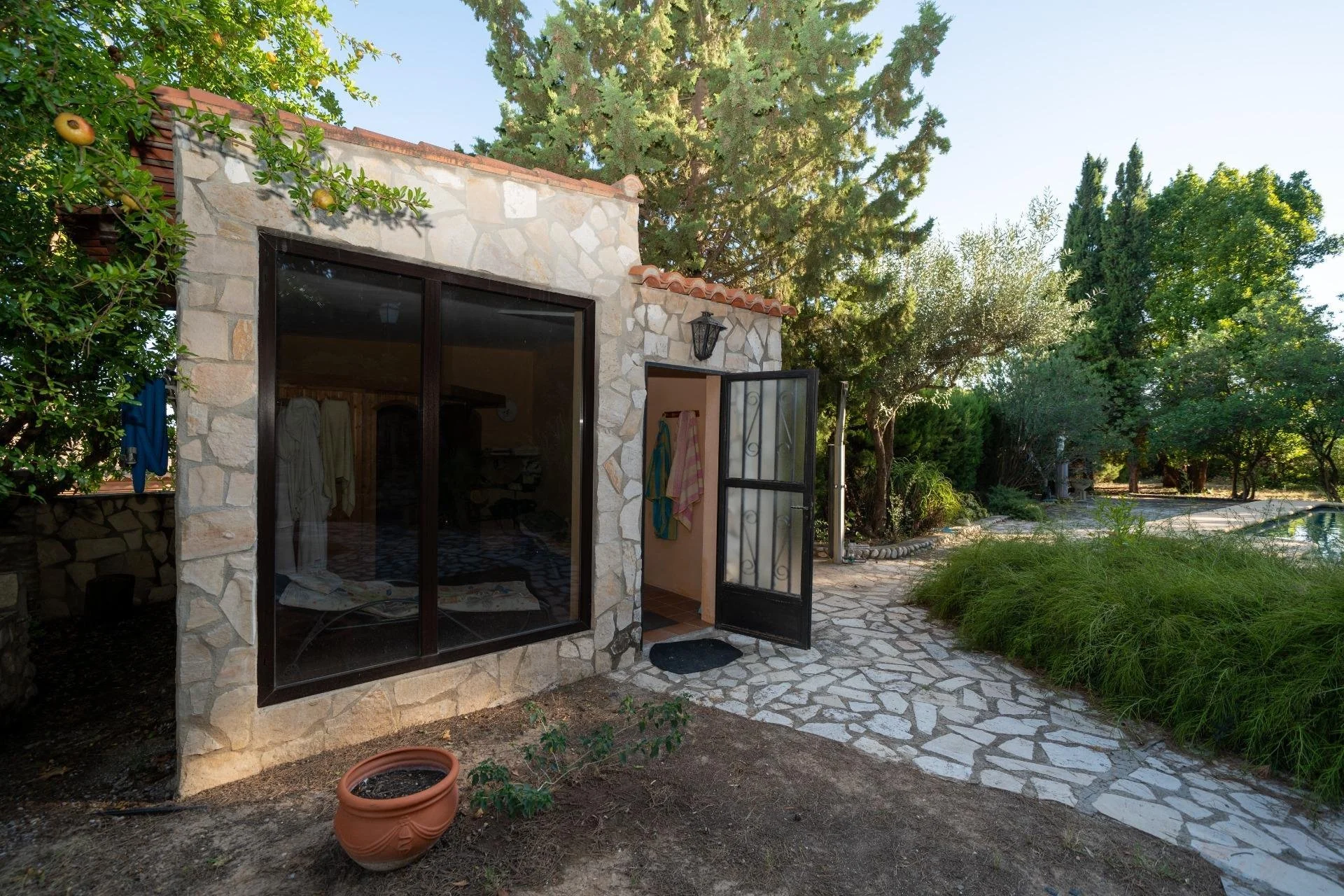Exterior photo 7