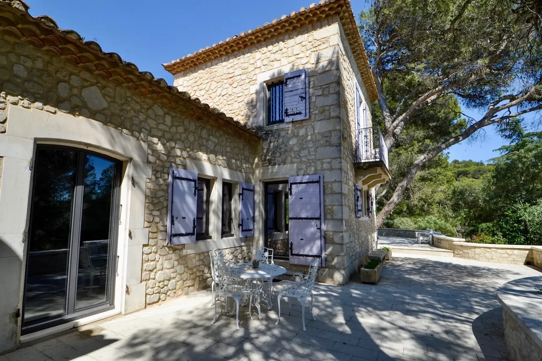 Exterior photo 6