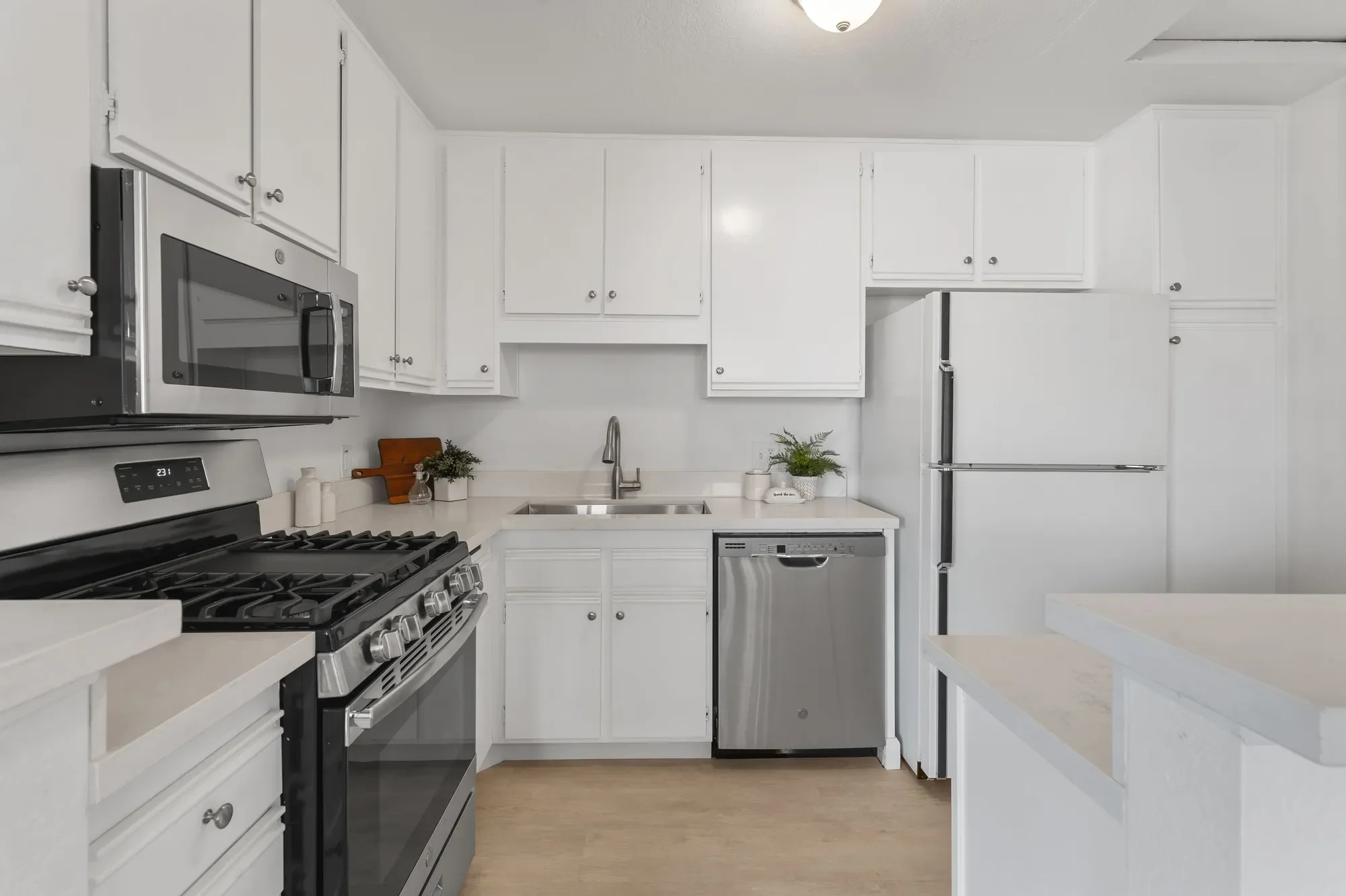 11939 Weddington Street 313, Valley Village, CA 91607, Los Angeles, California, United States. - Photo 20