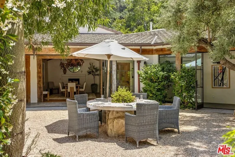 3099 Mandeville Canyon Road, Los Angeles, California, United States. - Photo 18