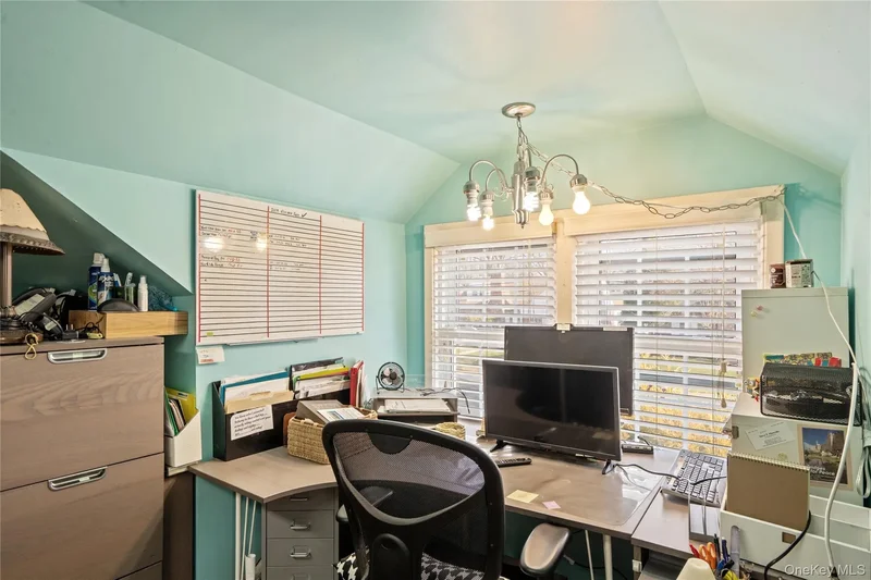 126 Oakland Avenue, West Hempstead, New York, United States. - Photo 9
