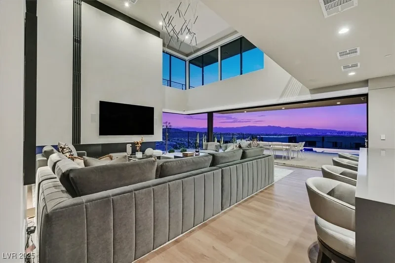 807 Magnum Cliff Court, Henderson, Nevada, United States. - Photo 7