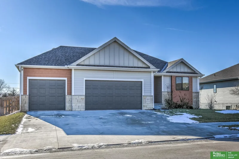 18311 Patrick Avenue, Elkhorn, NE 68022, Omaha, Nebraska, United States. - Photo 2