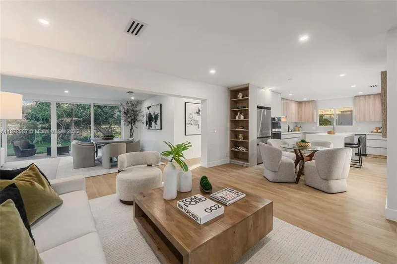 1130 NE 104th St, Miami, Florida, United States. - Photo 6