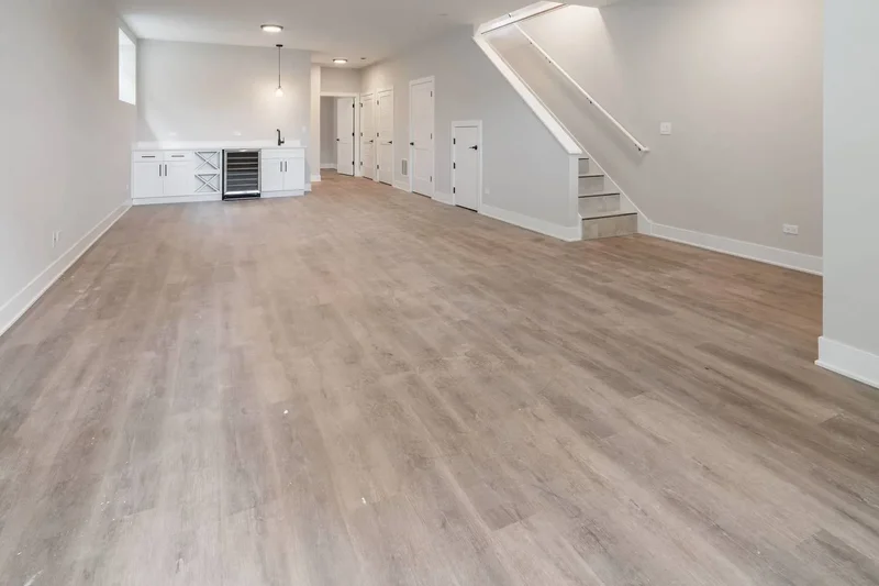 7431 W Forest Preserve Avenue, Chicago, Illinois, United States. - Photo 33