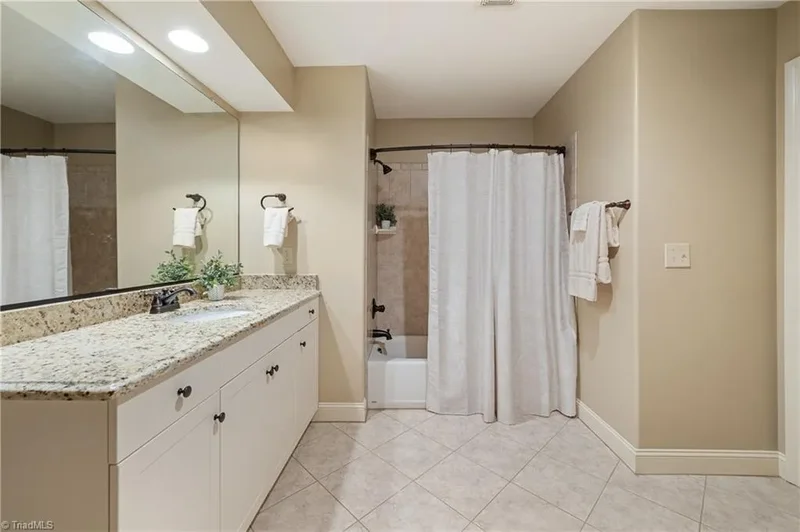 39 Creswell Manor Drive, Greensboro, North Carolina, United States. - Photo 38