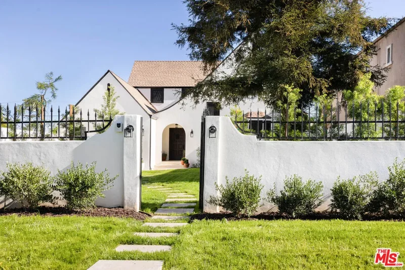 Single Family Residence in Los Angeles