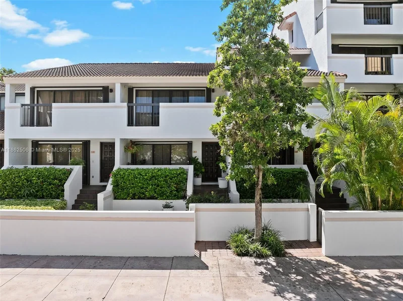 2600 Cardena St 11, Coral Gables, Florida, United States. - Photo 6