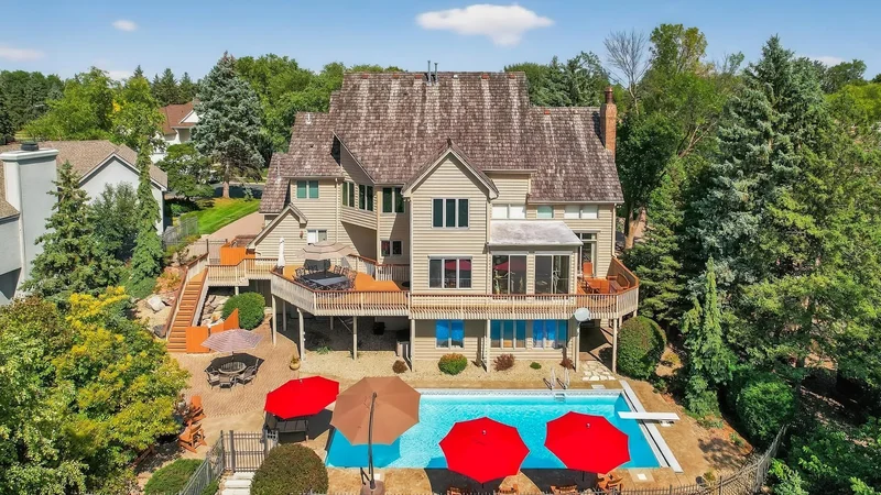6993 Kenmare Drive, Bloomington, MN 55438, Minneapolis, Minnesota, United States. - Photo 101