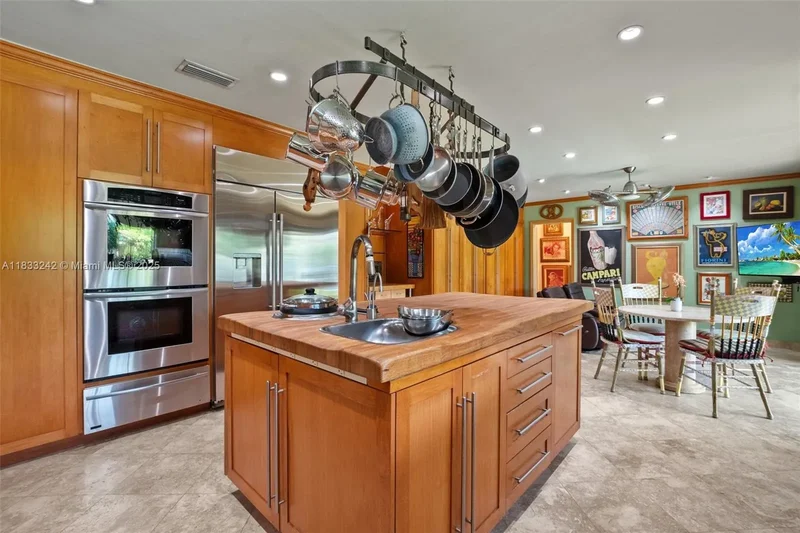 2100 NE 211th Ter, North Miami Beach, Florida, United States. - Photo 14