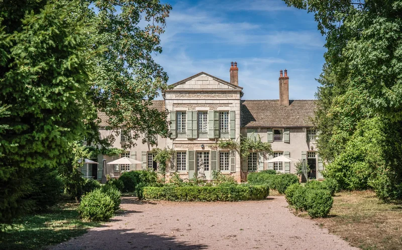 Manor house in Givry, The Soul of Grand Cru Wines in the Heart of the Côte Chalonnaise