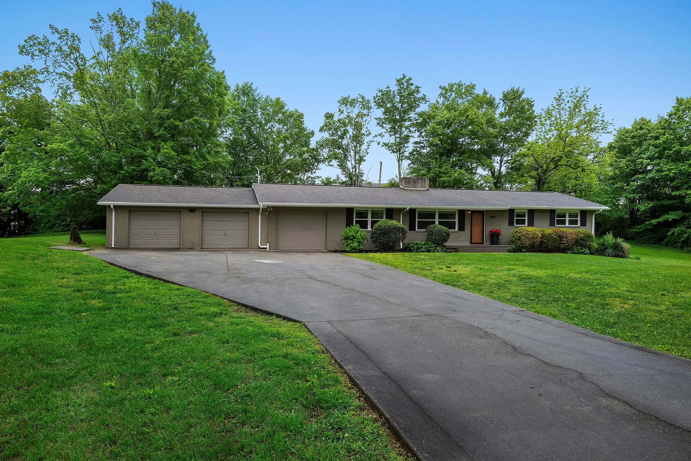 4908 Lonas Drive , Knoxville, TN 37909, Knoxville, Tennessee, United States. - Photo 35