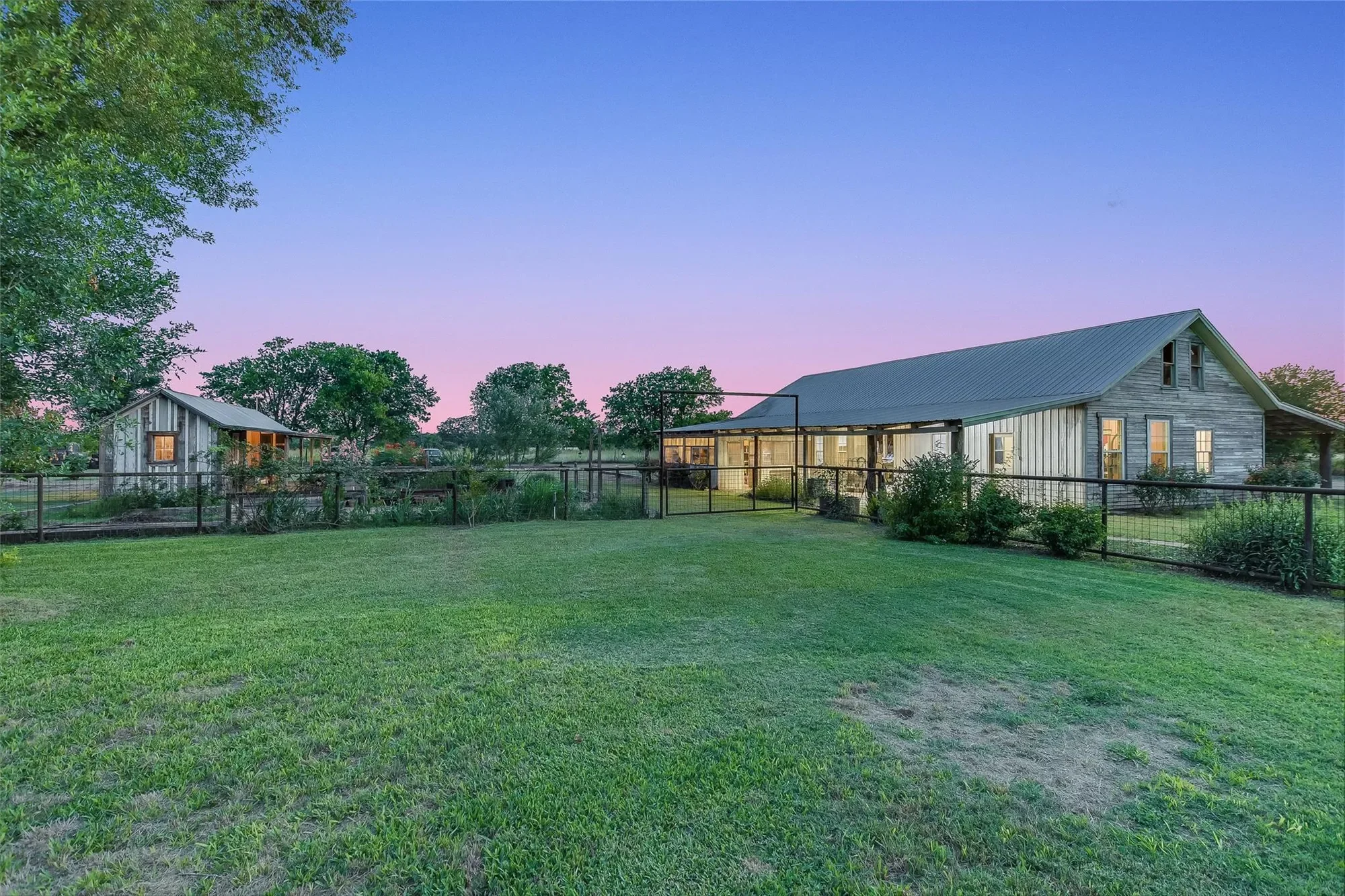 2421 Post Oak RD, Coupland, Texas, United States. - Photo 25