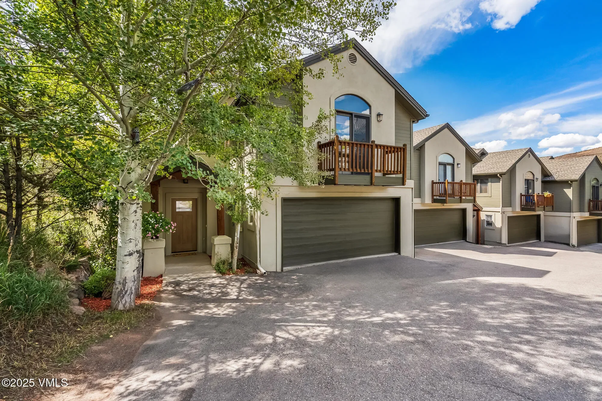 Light Filled Home with Views of the Sawatch