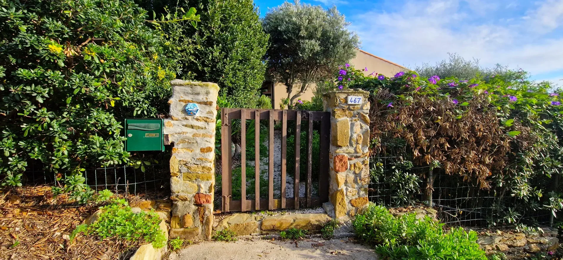 Exterior photo 2