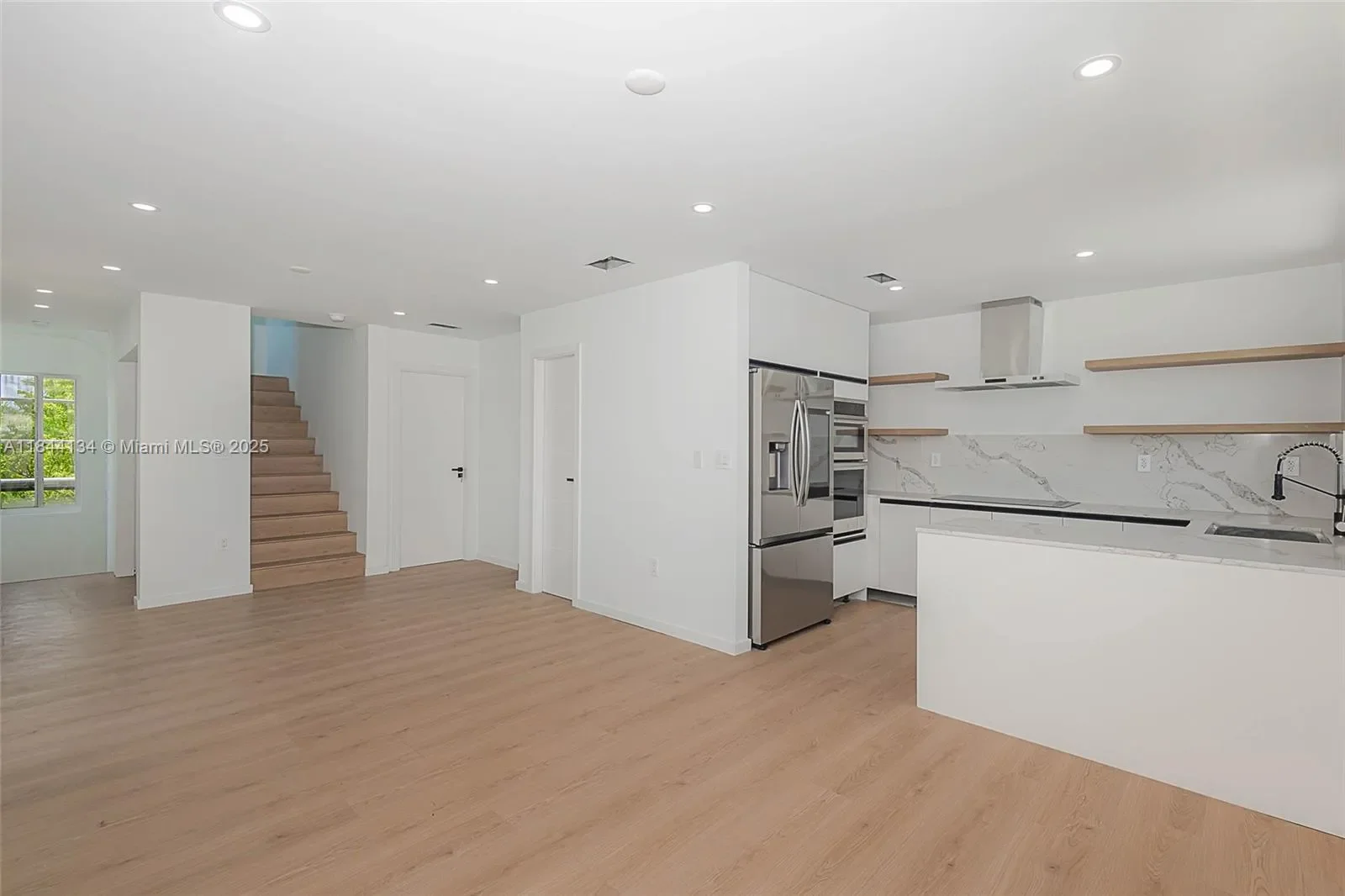 1975 Calais Dr 1, Miami Beach, Florida, United States. - Photo 2