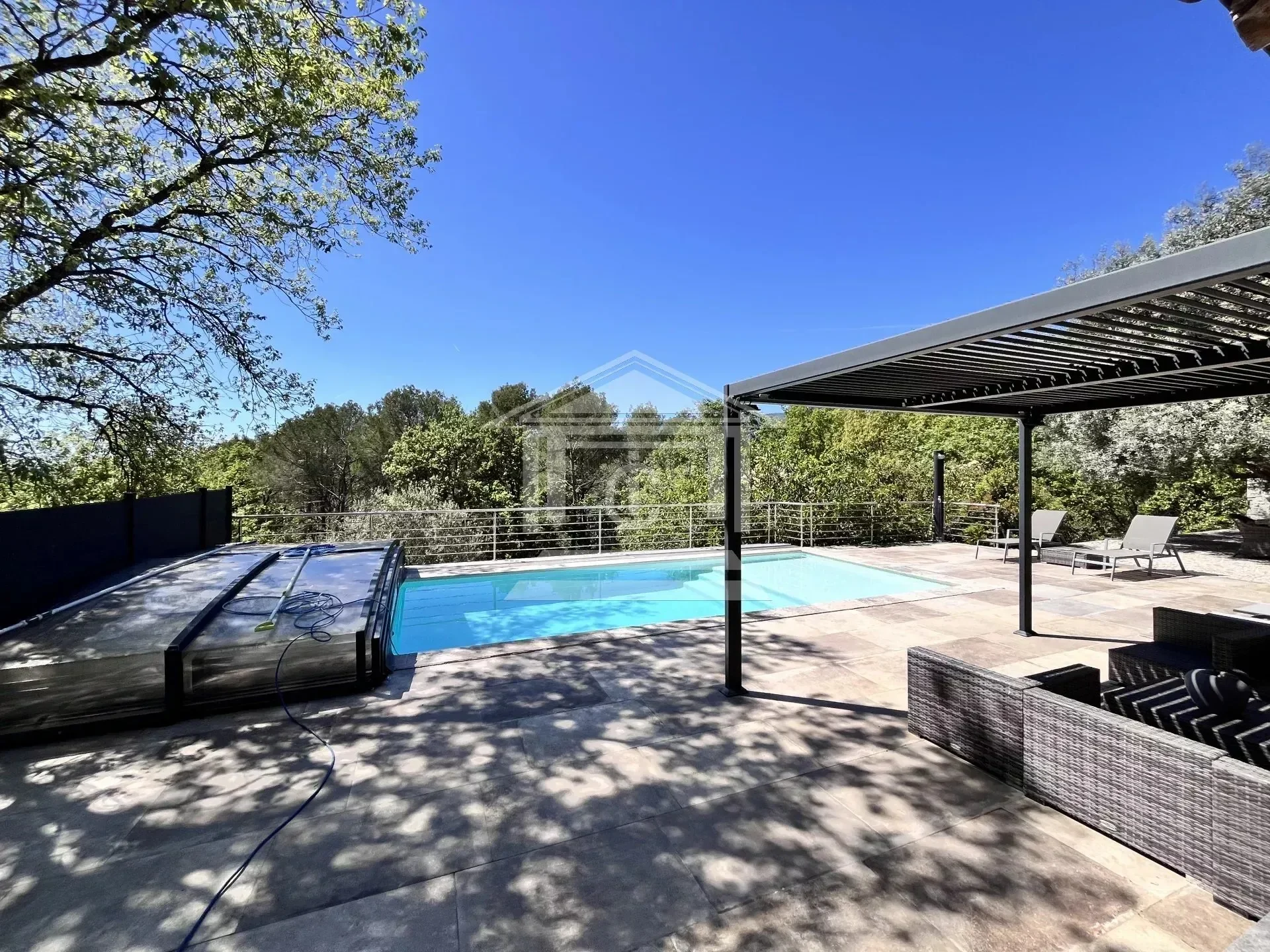 Exterior photo 10