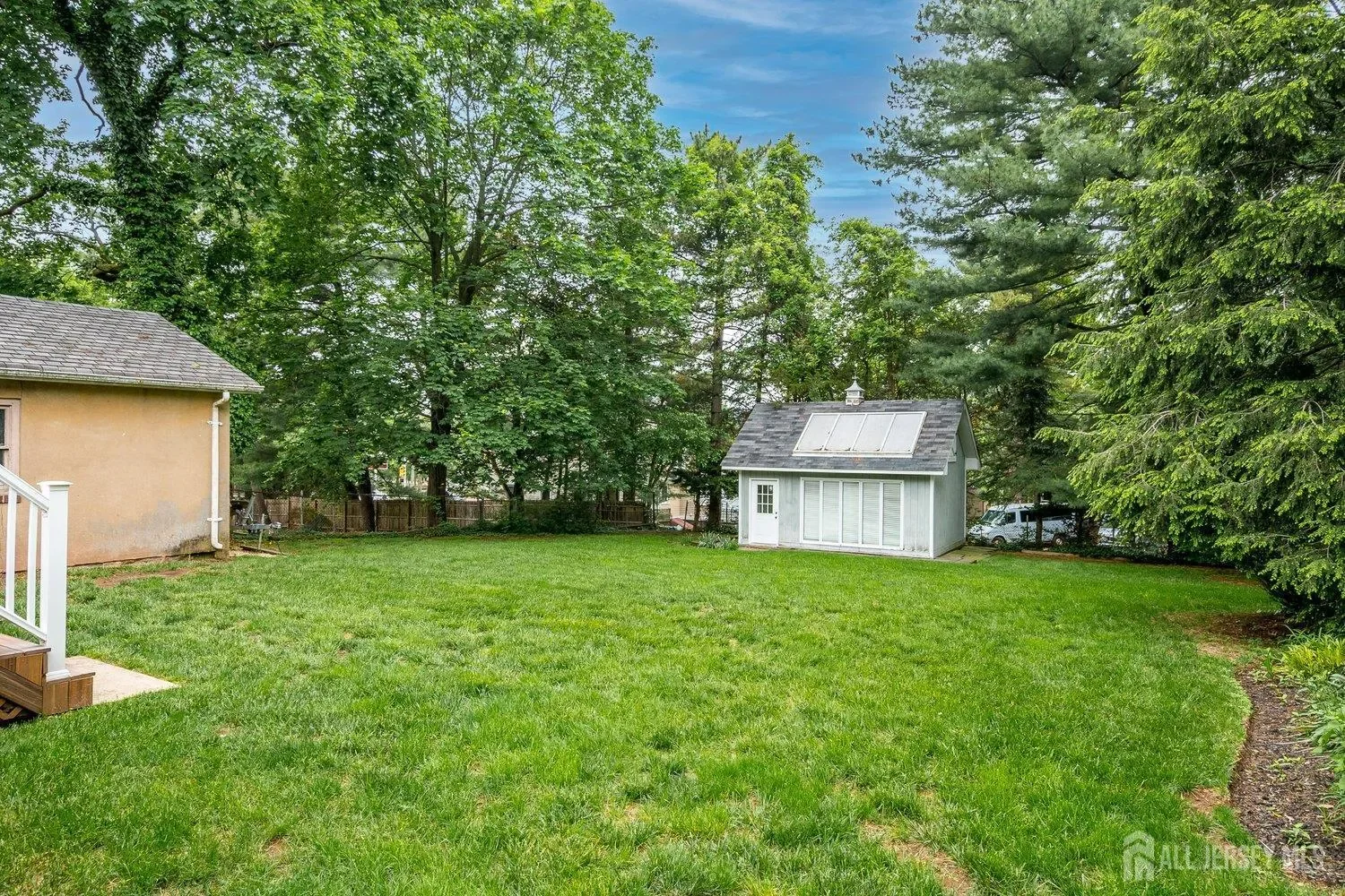 5 Bedrooms Single Family Detached