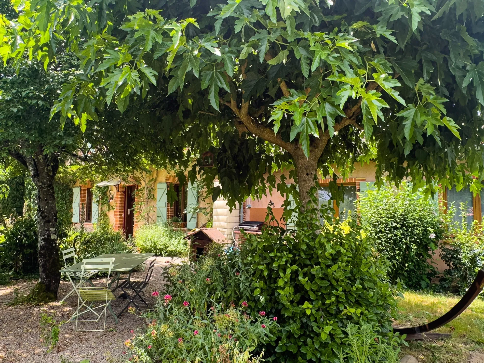 Exterior photo 3