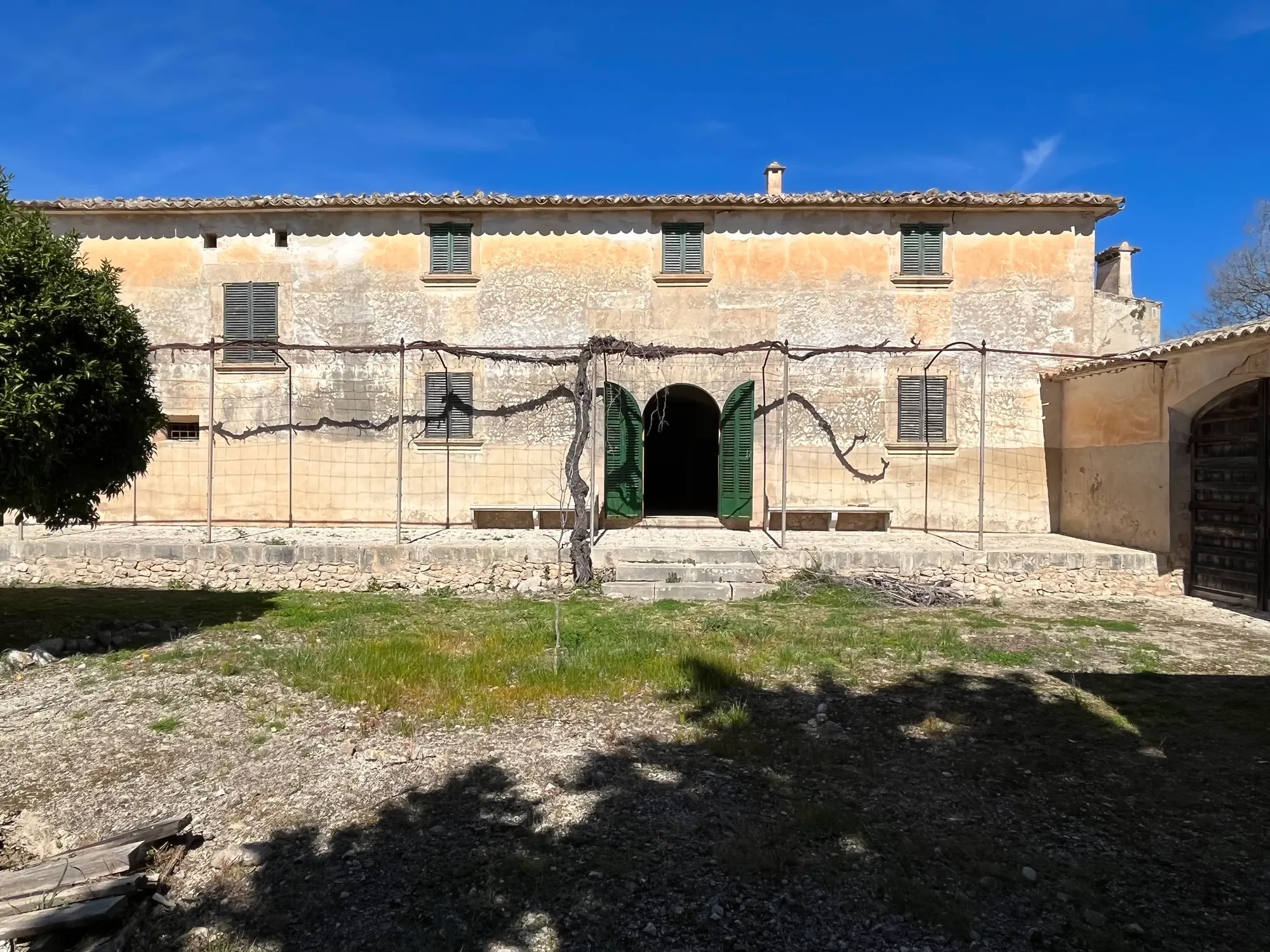 Exterior photo 2