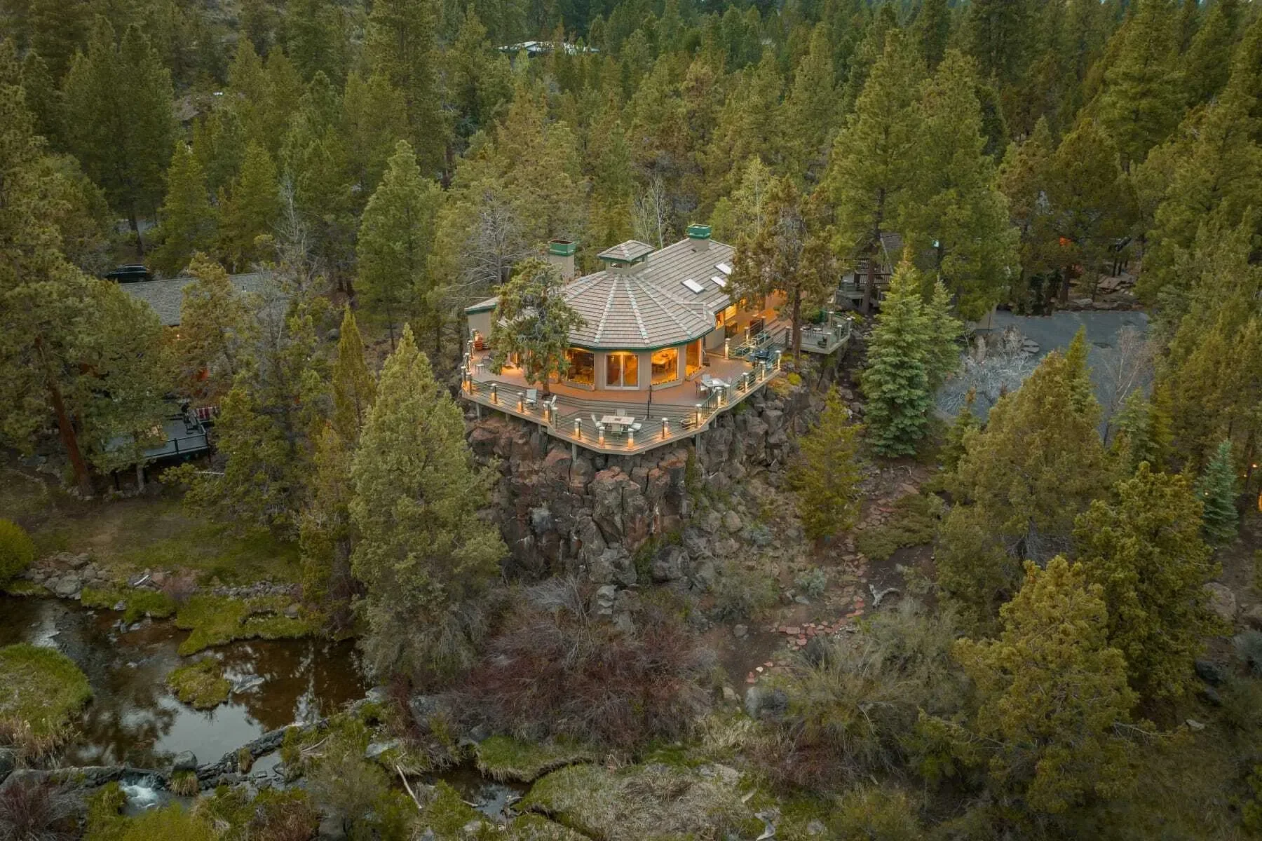 683 NW Silver Buckle Road , Bend, OR 97703, Bend, Oregon, United States. - Photo 5