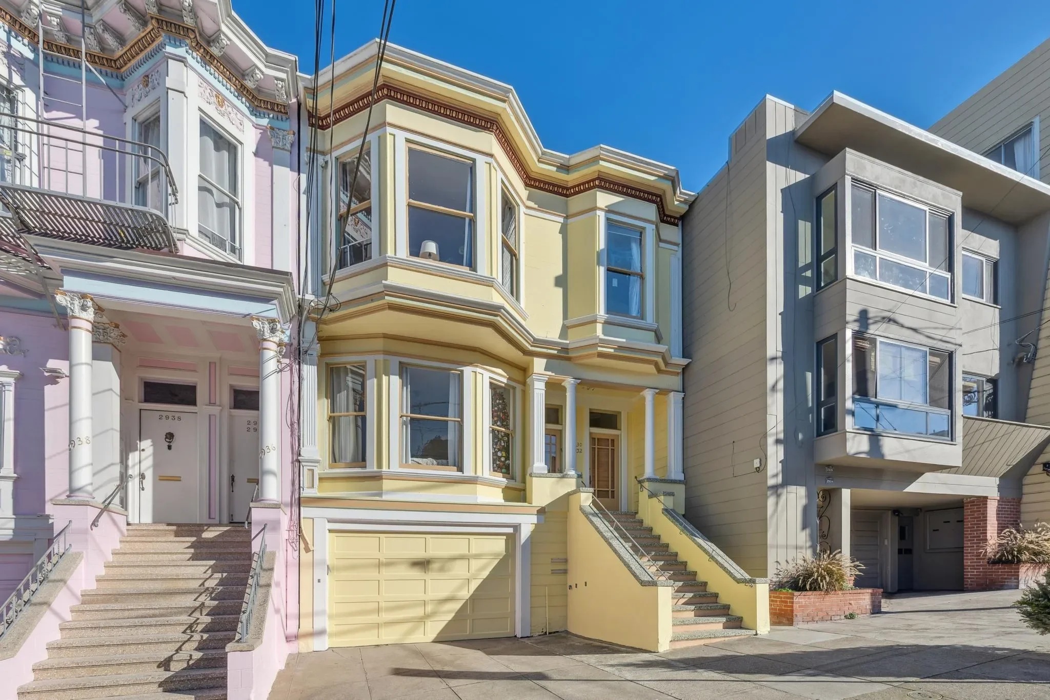 Exterior photo 2