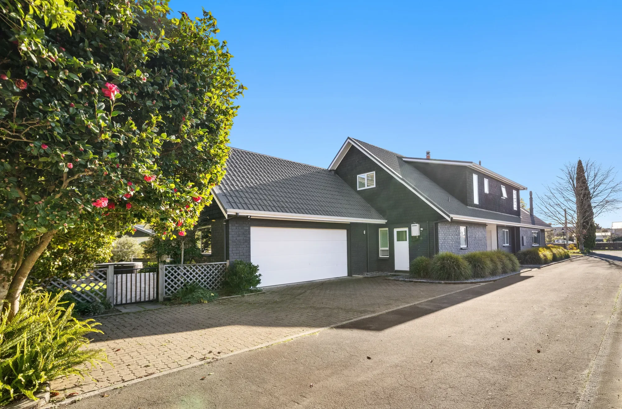 Exterior photo 4