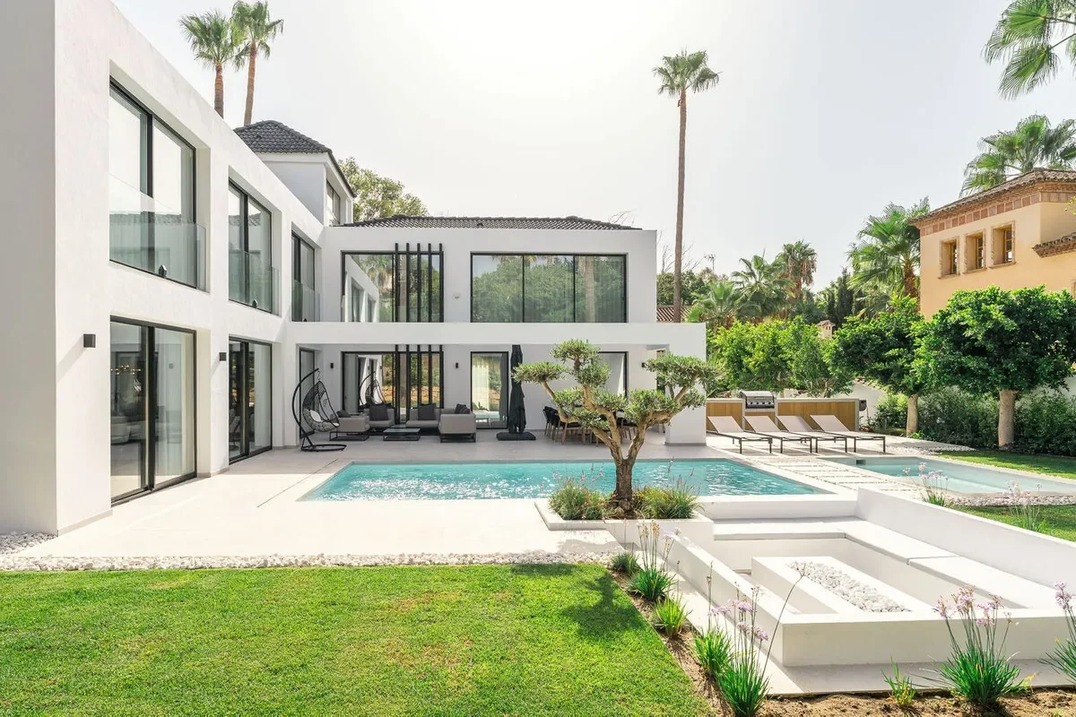 Exterior photo 5