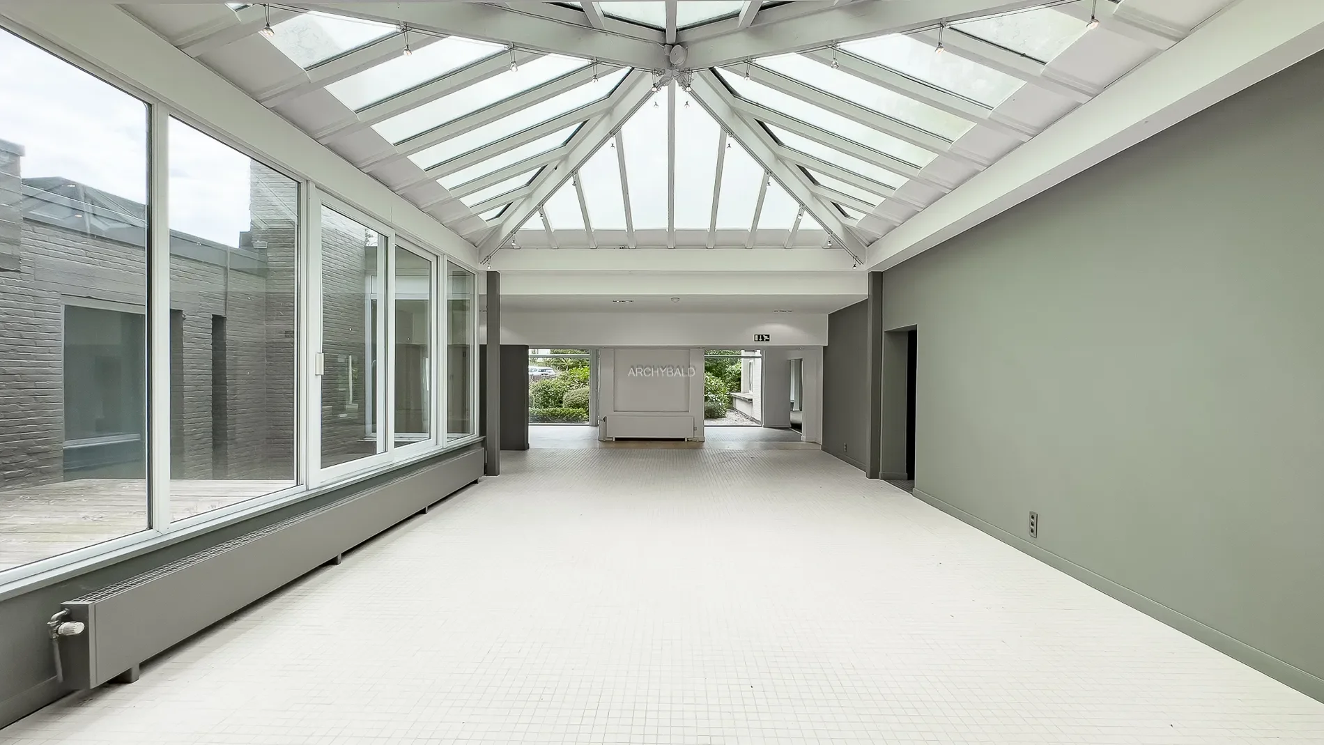 Exterior photo 5