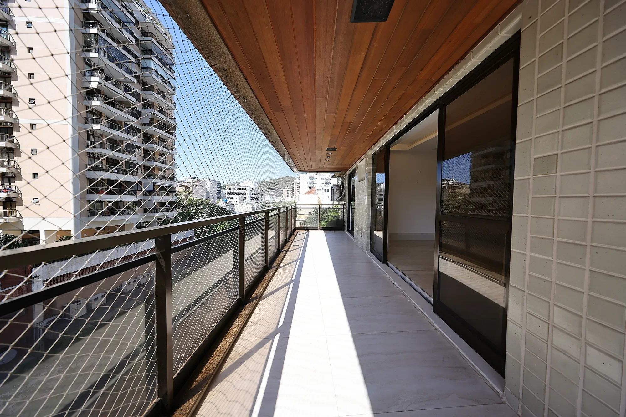 Exterior photo 4