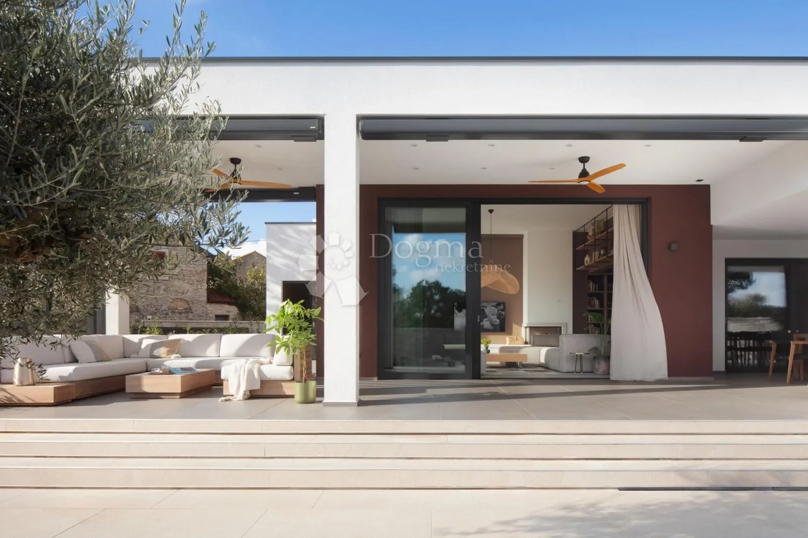 Exterior photo 11