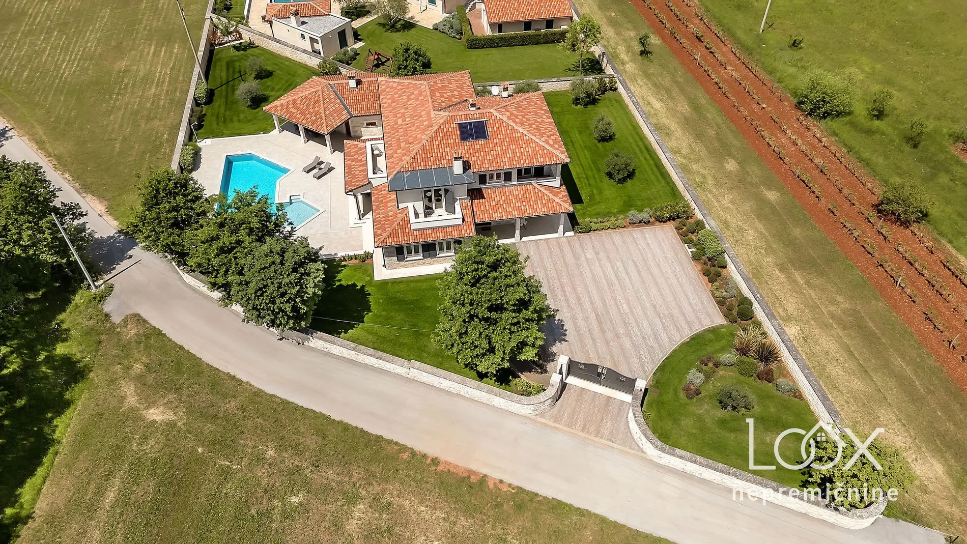 Property photo 1