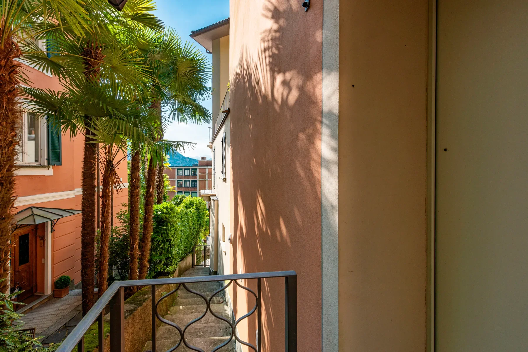 Exterior photo 2