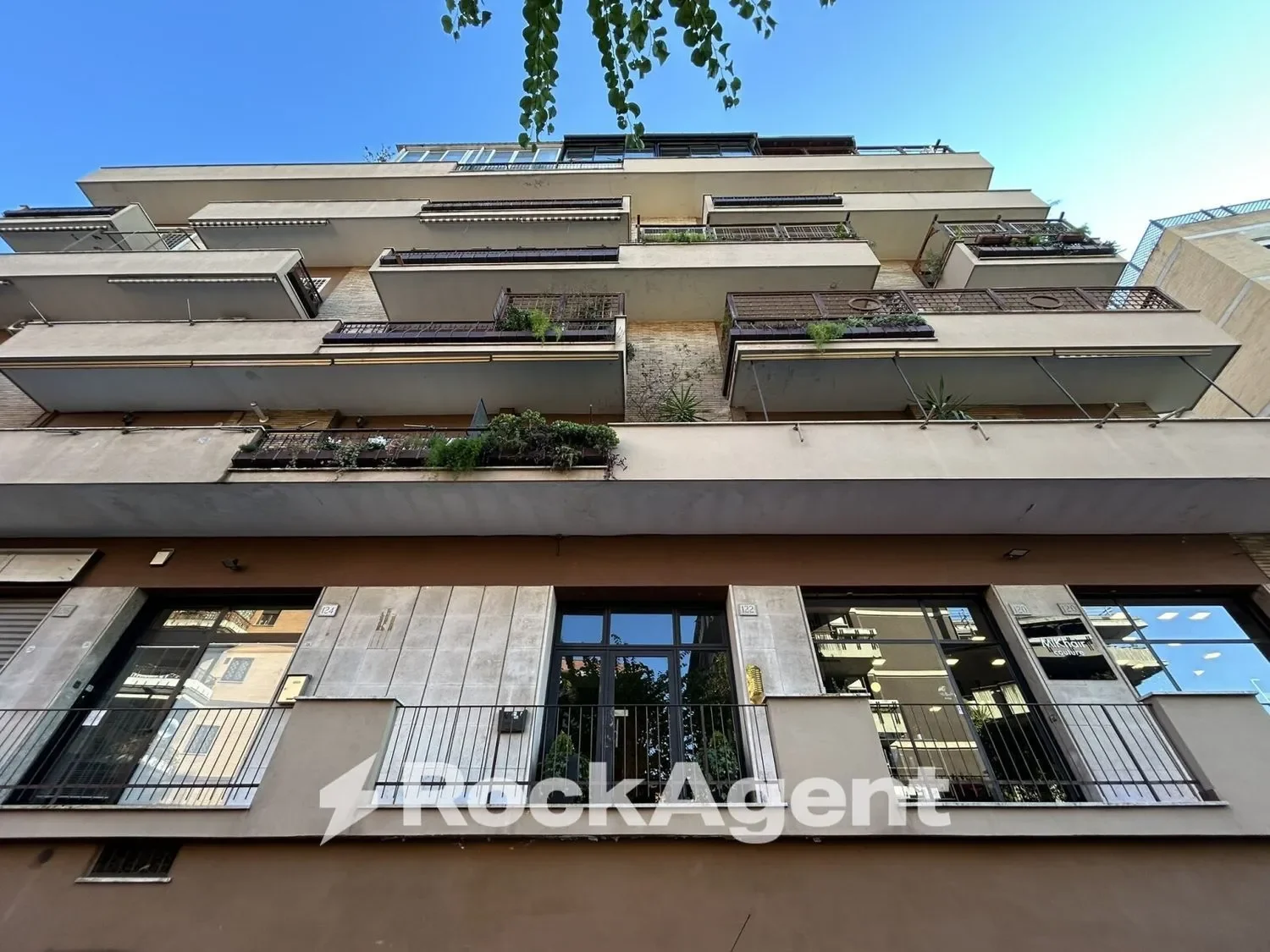 Exterior photo 3
