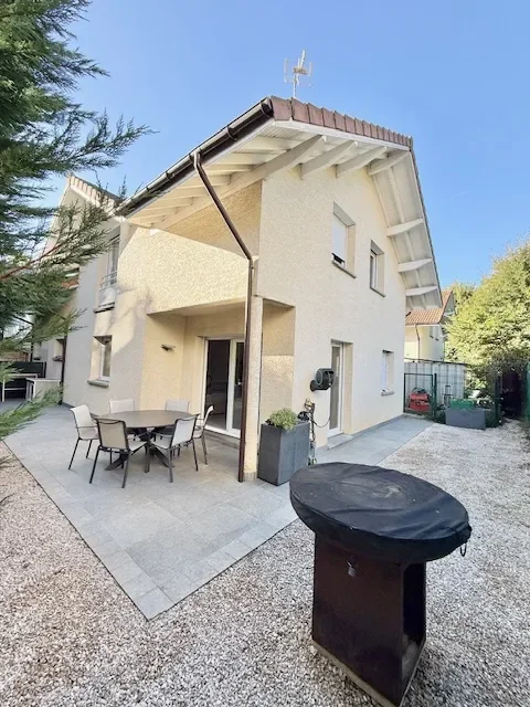 EXCLUSIVE - 4 BEDROOM SEMI-DETACHED VILLA WITH GARAGE in Saint Genis Pouilly 01630