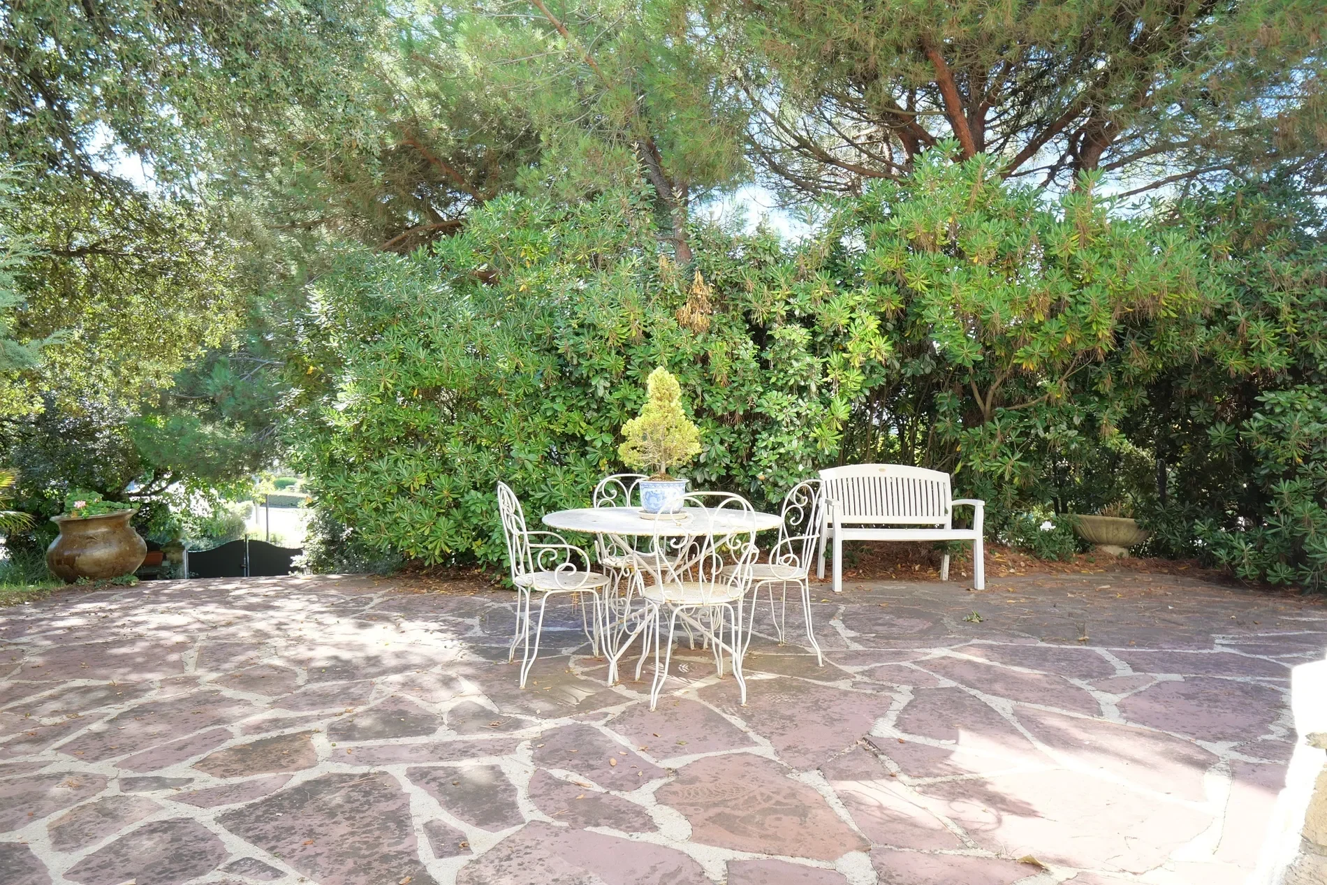 Exterior photo 3