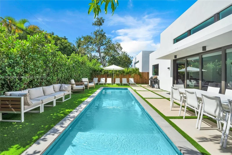 520 NW 41st St, Miami, Florida, United States. - Photo 8