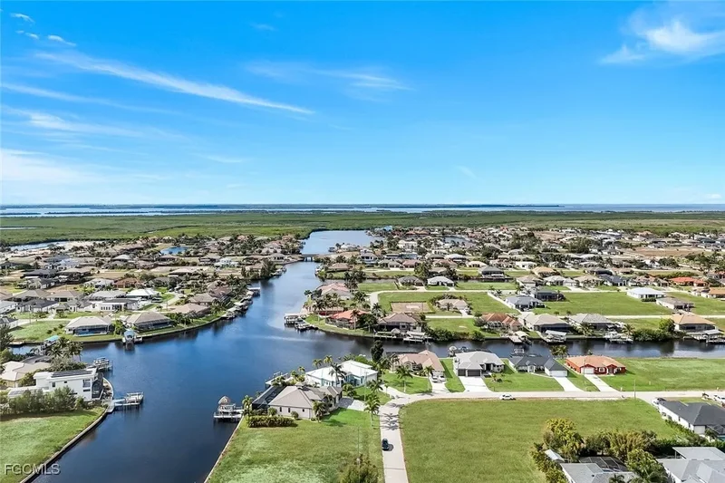 1000 NW 37th Place, Cape Coral, Florida, United States. - Photo 22