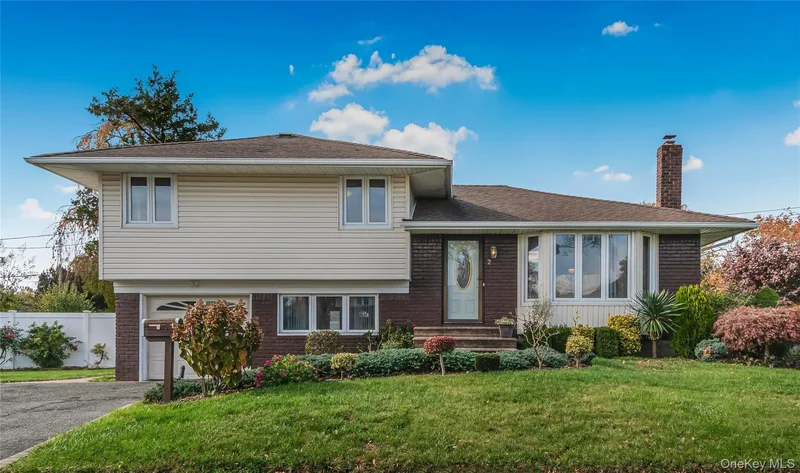 2 Deer Path Lane, Syosset, NY 11791, Syosset, New York, United States. - Photo 2
