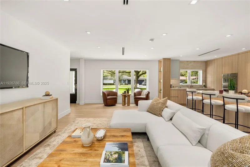 6011 Maynada St, Coral Gables, Florida, United States. - Photo 7