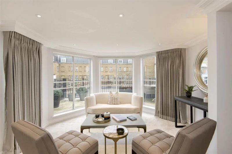 4 Queen Street, London, England, United Kingdom. - Photo 2