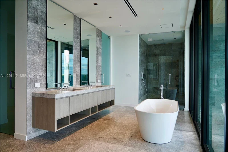1041 N Venetian Dr, Miami, Florida, United States. - Photo 26