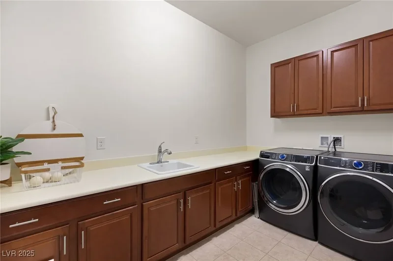 2460 Chateau Napoleon Drive, Henderson, Nevada, United States. - Photo 7