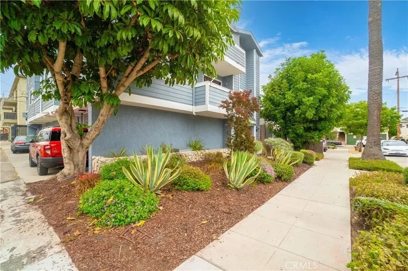 350 Tile Avenue, Signal Hill, California, United States. - Photo 16
