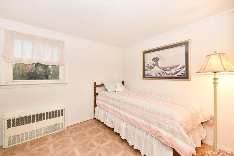 135 Barwick Boulevard, Mineola, New York, United States. - Photo 5
