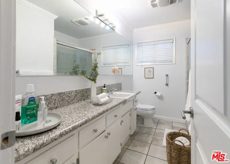 2415 8th Avenue, Los Angeles, California, United States. - Photo 34