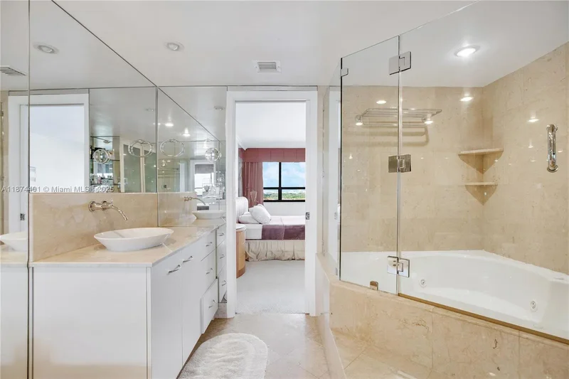 3 Grove Isle Dr C1108, Miami, Florida, United States. - Photo 9