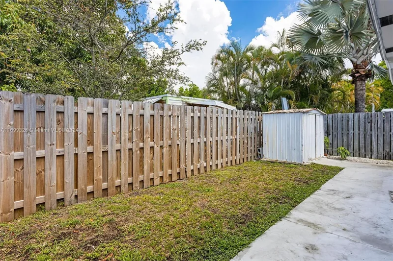 3241 NE 17th Ave, Oakland Park, FL 33334, Oakland Park, Florida, United States. - Photo 31