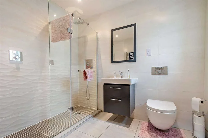 Sussex Avenue, Harrogate, England, United Kingdom. - Photo 17